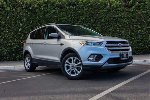 Ingot Silver Metallic 2018 Ford Escape SE