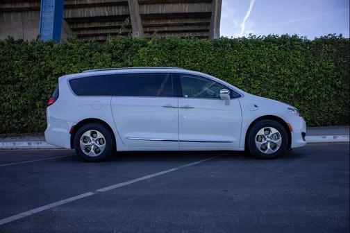 2018 Chrysler Pacifica Hybrid Limited