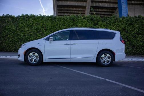 2018 Chrysler Pacifica Hybrid Limited