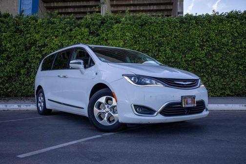 2018 Chrysler Pacifica Hybrid Limited