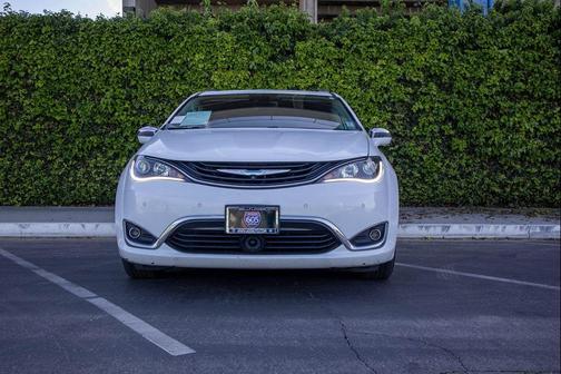 2018 Chrysler Pacifica Hybrid Limited