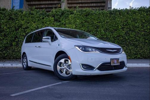 2018 Chrysler Pacifica Hybrid Limited