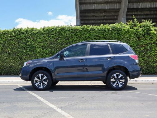 Dark Gray Metallic 2018 Subaru Forester 2.5i
