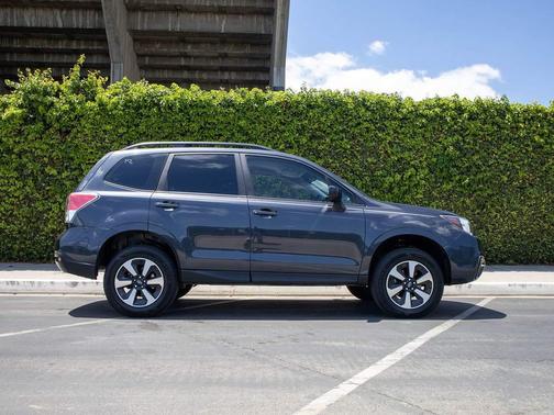 Dark Gray Metallic 2018 Subaru Forester 2.5i