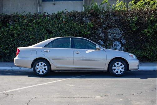 2004 Toyota Camry LE