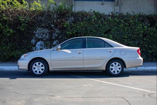 2004 Toyota Camry LE
