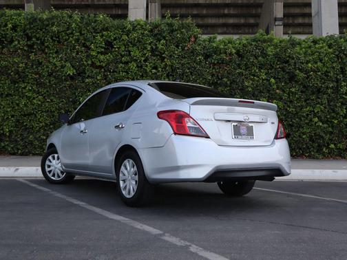 Brilliant Silver Metallic 2019 Nissan Versa 1.6 SV