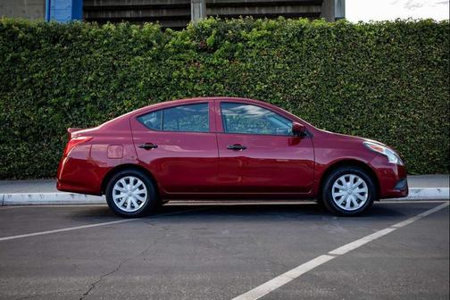 2019 Nissan Versa 1.6 S+