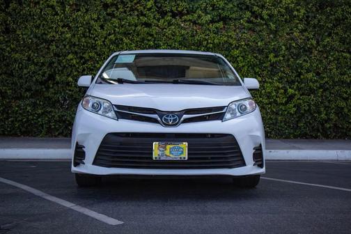 2019 Toyota Sienna LE
