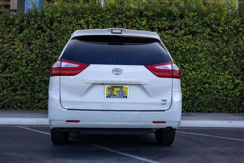 Super White 2019 Toyota Sienna LE