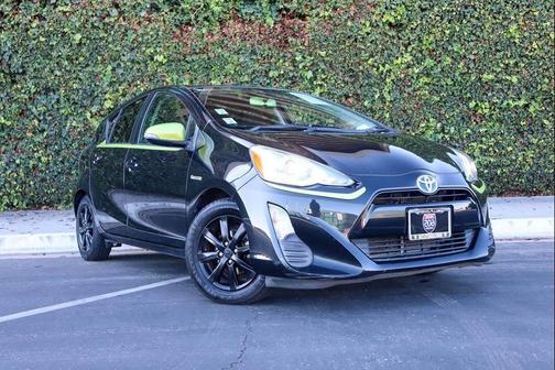 2016 Toyota Prius c Persona Series