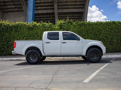 Glacier White 2015 Nissan Frontier SV