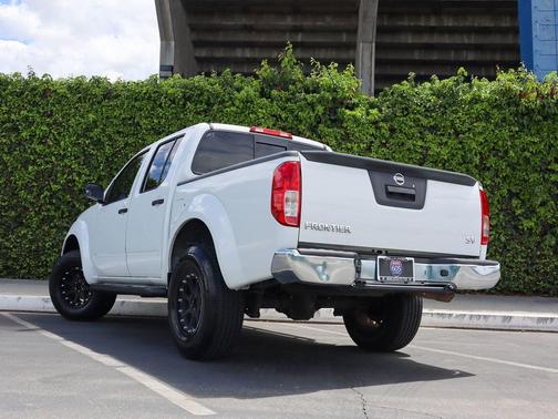 Glacier White 2015 Nissan Frontier SV