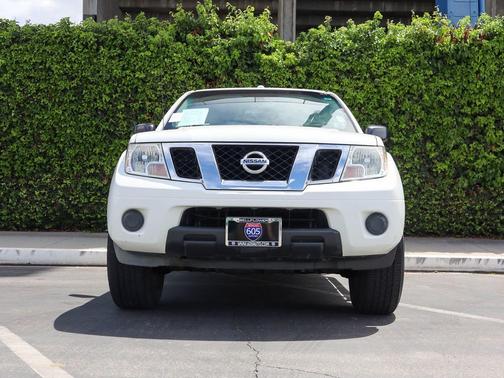 Glacier White 2015 Nissan Frontier SV