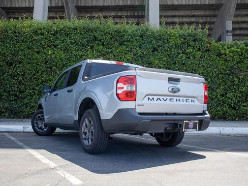 Iconic Silver Metallic 2022 Ford Maverick XLT