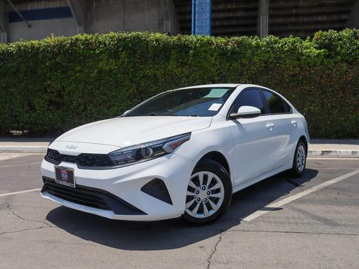 Clear White 2023 Kia Forte LX