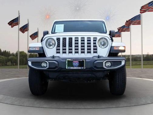 Bright White Clearcoat 2019 Jeep Wrangler Unlimited Sahara