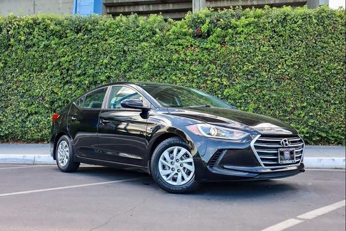 2017 Hyundai ELANTRA SE