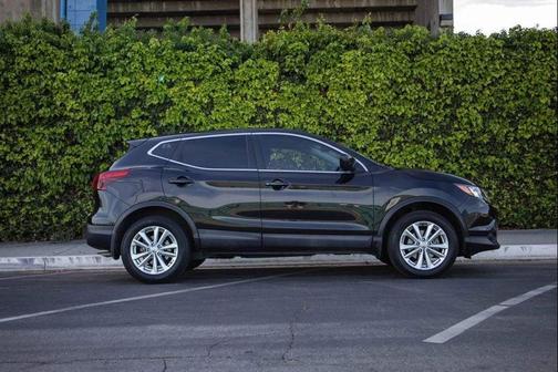 Magnetic Black 2017 Nissan Rogue Sport S