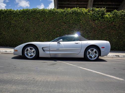 Sebring Silver Metallic 1999 Chevrolet Corvette Base