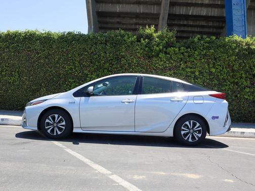 Classic Silver Metallic 2019 Toyota Prius Prime Advanced