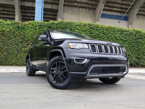 Diamond Black Crystal Pearlcoat 2017 Jeep Grand Cherokee Limited