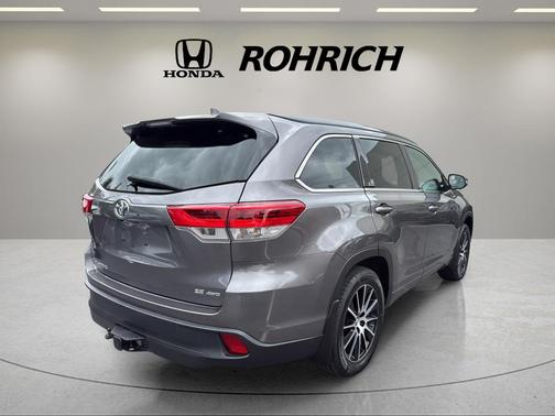 Predawn Gray Mica 2017 Toyota Highlander SE
