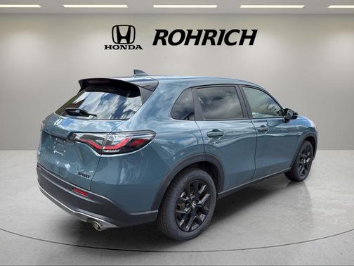 Pearl 2023 Honda HR-V Sport