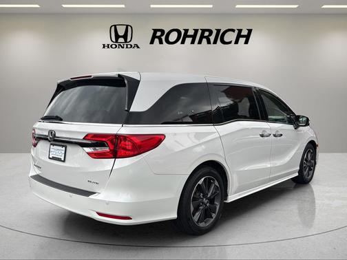 Platinum White Pearl 2023 Honda Odyssey Elite