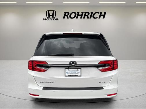 Platinum White Pearl 2023 Honda Odyssey Elite