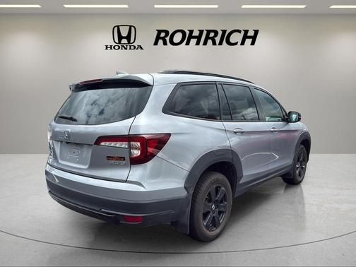 Lunar Silver Metallic 2022 Honda Pilot TrailSport