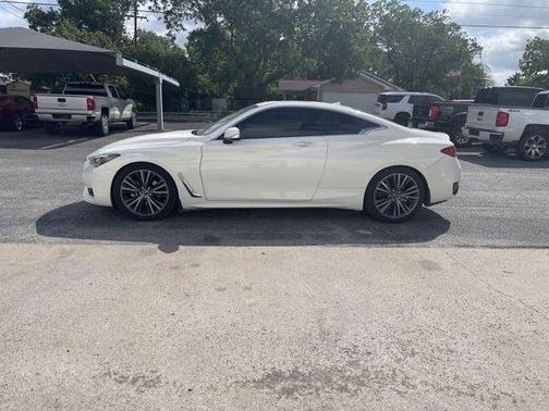 Photo 1 of 2 of 2020 INFINITI Q60 3.0t LUXE