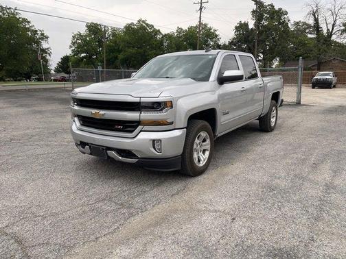 Photo 1 of 2 of 2018 Chevrolet Silverado 1500 LT
