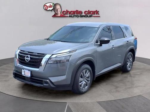 2024 Nissan Pathfinder S