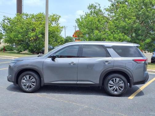2024 Nissan Pathfinder S