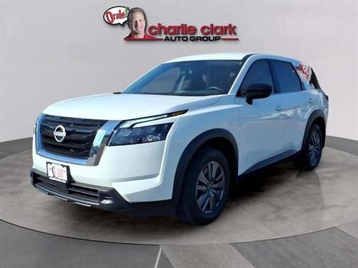 2025 Nissan Pathfinder S