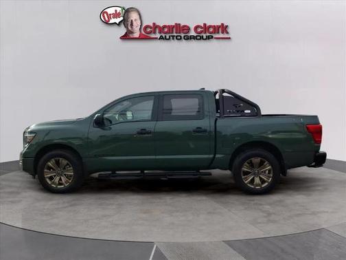 2024 Nissan Titan SV