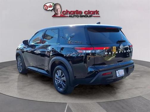 2025 Nissan Pathfinder S