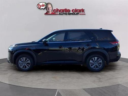 2025 Nissan Pathfinder S