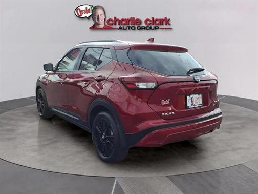 2023 Nissan Kicks SR