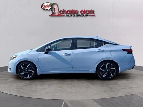 2024 Nissan Versa 1.6 SR