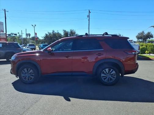 2024 Nissan Pathfinder SV