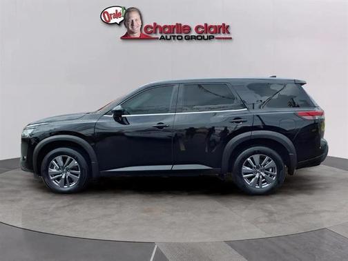 2025 Nissan Pathfinder S