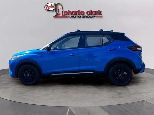 2023 Nissan Kicks SR