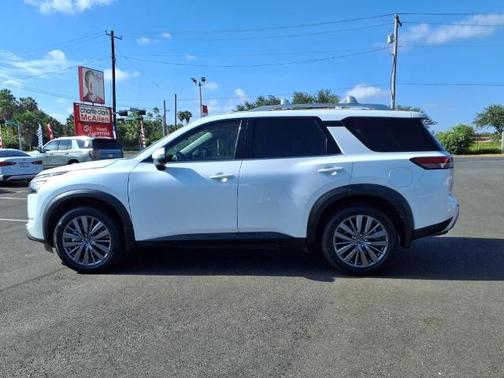 2025 Nissan Pathfinder SL