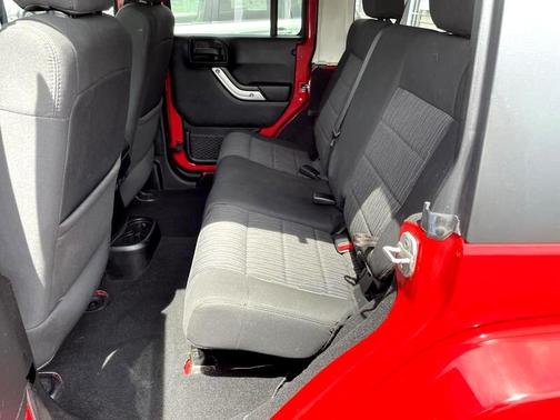 2012 Jeep Wrangler Unlimited Sahara
