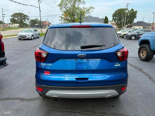 Blue 2019 Ford Escape SE