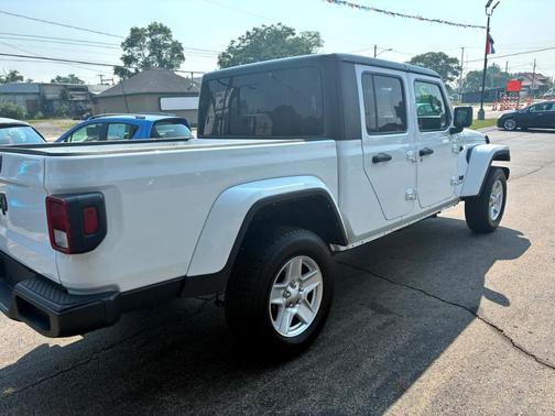 2022 Jeep Gladiator Sport
