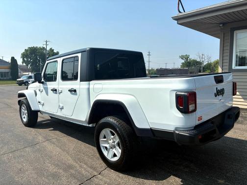 2022 Jeep Gladiator Sport