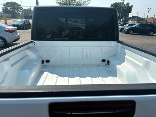 2022 Jeep Gladiator Sport